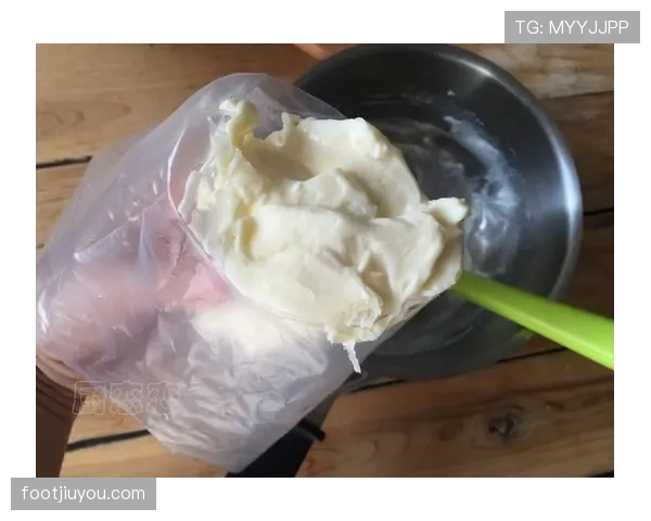德约家里那冰箱得多大，蛋糕光蛋糕我都猜不清数量了吧！