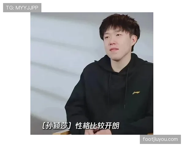 王楚钦训练完直接拎着爱马仕去吃路边摊？